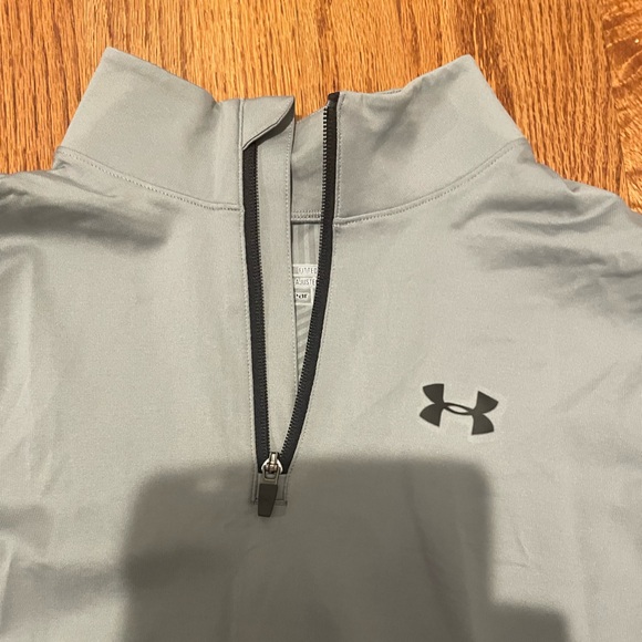 Under armor pull over - Picture 4 of 4
